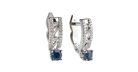 кт094 Ажурные серьги «Капля океана» в белом золоте с синими фианитами.