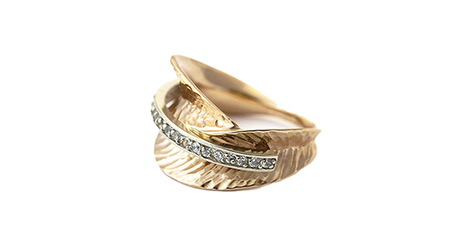 кт330 Дорожка фианитов в золотом кольце.