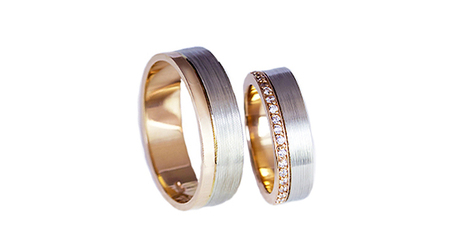 ко102 Комбинированные обручальные кольца с дорожкой камней в женском 