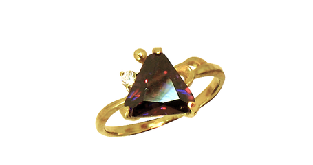 кц171 Золотое кольцо с треугольным камнем.