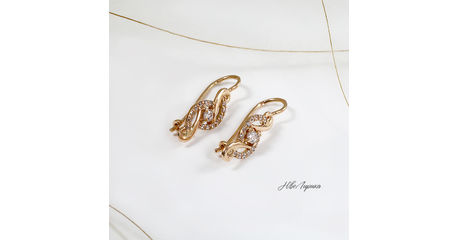 №128 Серьги на французской петле с россыпью камней. 