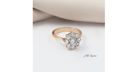 №86 Изящное золотое кольцо с фианитами р.17,2