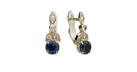 ср096 Серьги в белом цвете с синтетическим сапфиром 