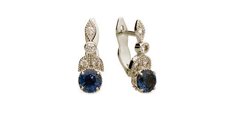 ср096 Серьги в белом цвете с синтетическим сапфиром 